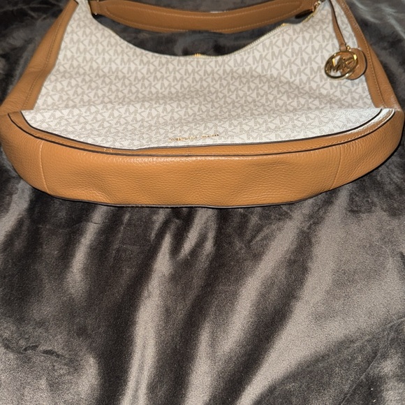 Michael Kors Signature Lydia Large Hobo Bag - Picture 6 of 6